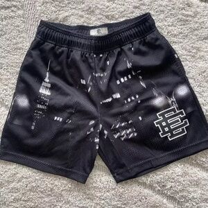 ee shorts medium